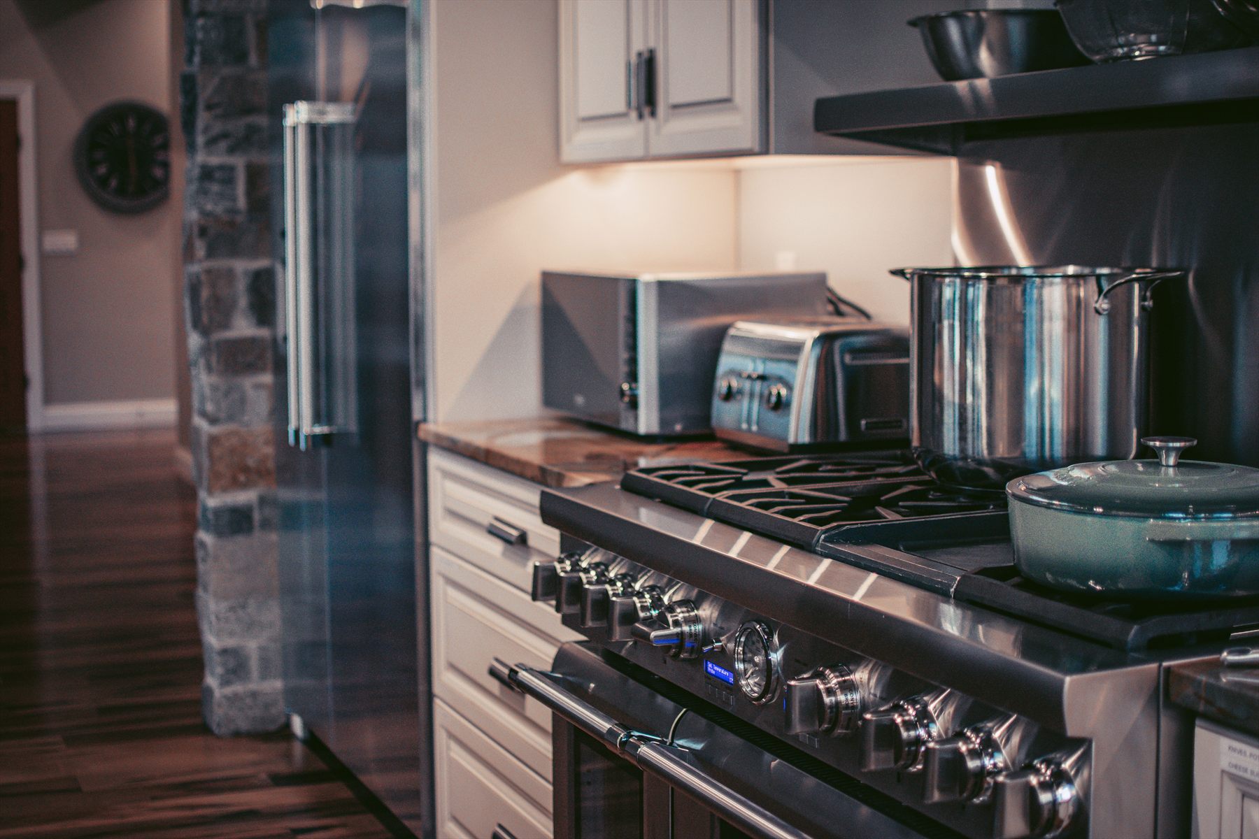 Kitchen with a gas range cooker and hob after a gas appliance installation